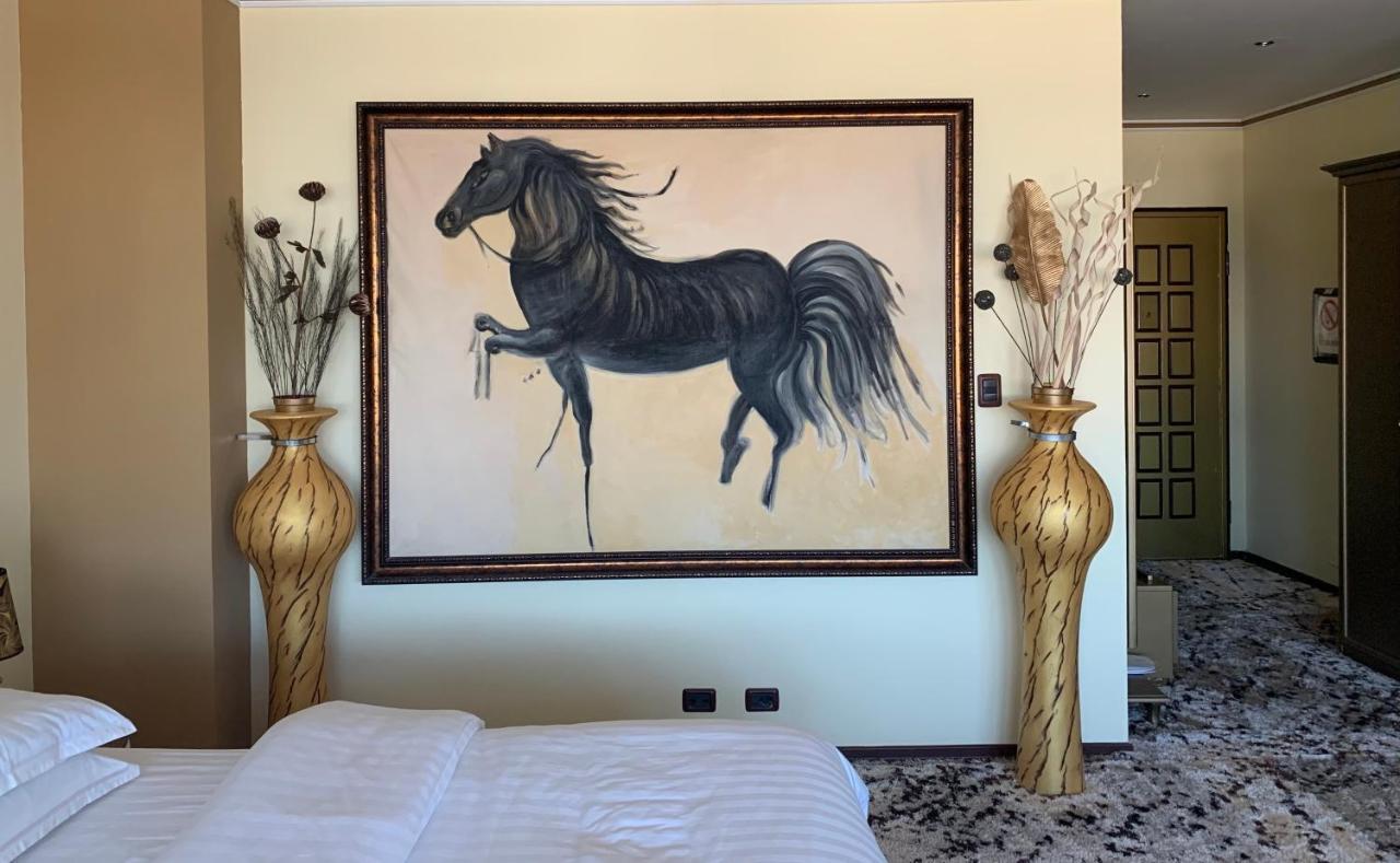 Hotel Rosa Blu Тирана Екстер'єр фото