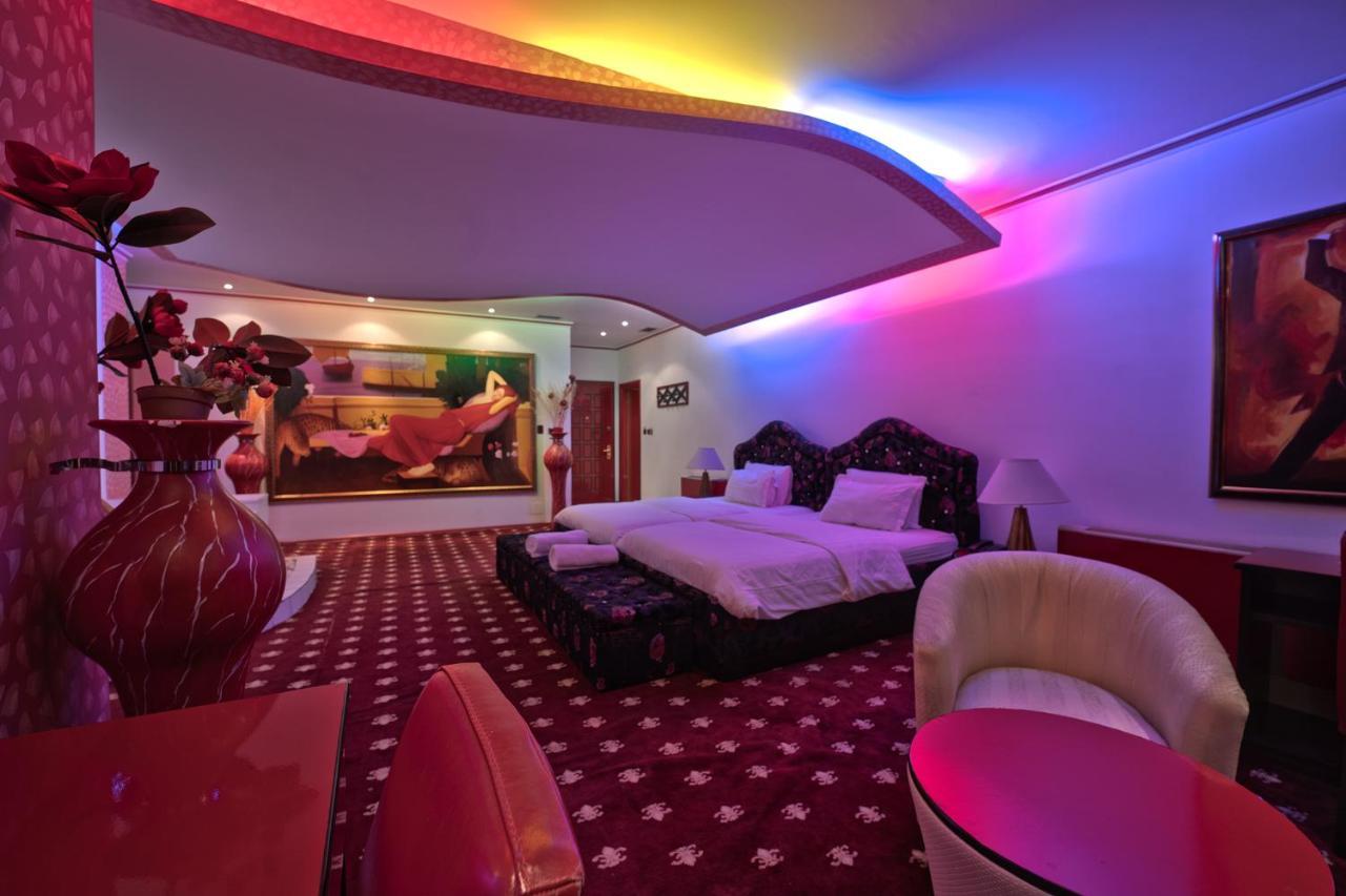 Hotel Rosa Blu Тирана Екстер'єр фото