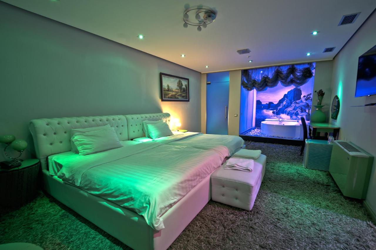 Hotel Rosa Blu Тирана Екстер'єр фото