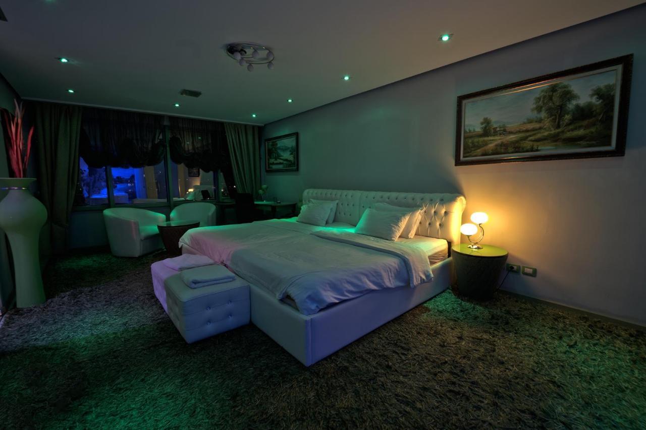 Hotel Rosa Blu Тирана Екстер'єр фото
