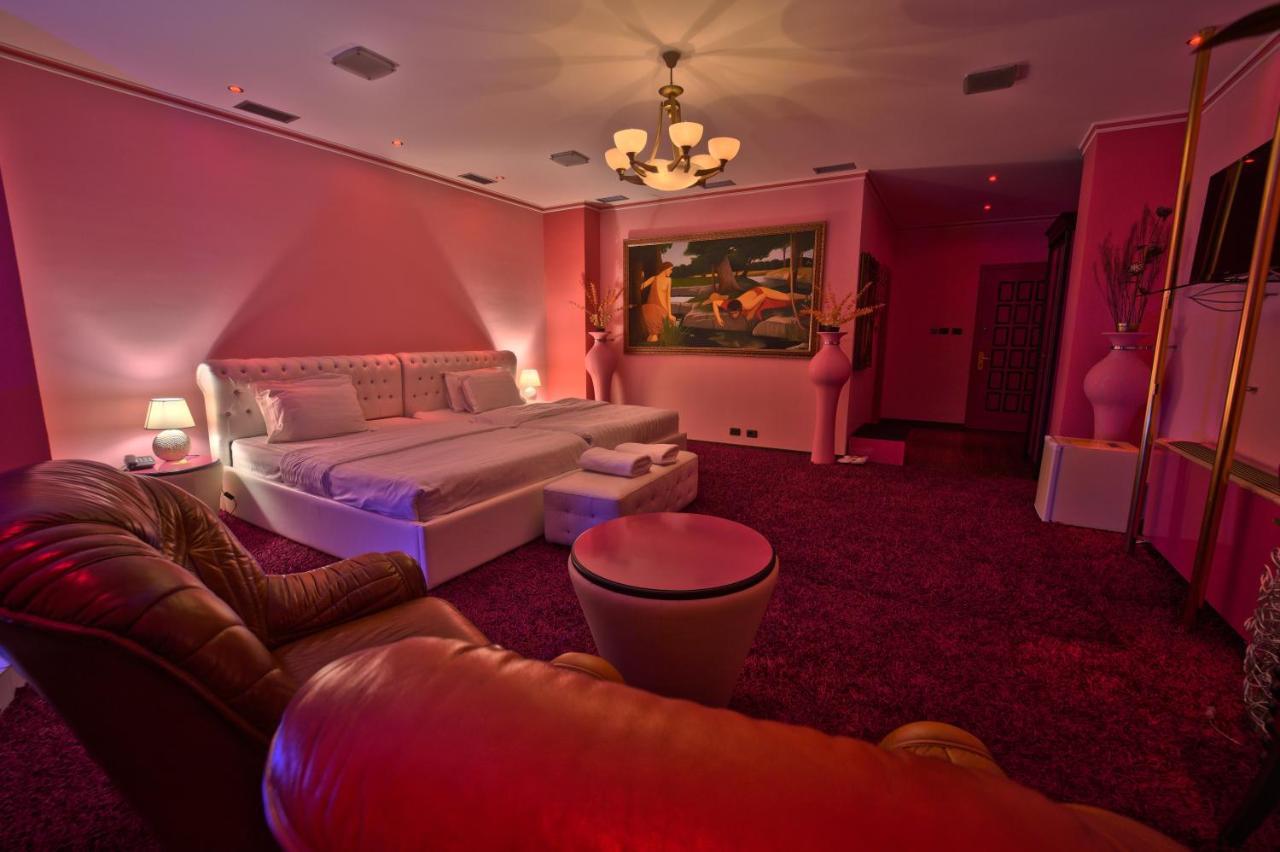 Hotel Rosa Blu Тирана Екстер'єр фото