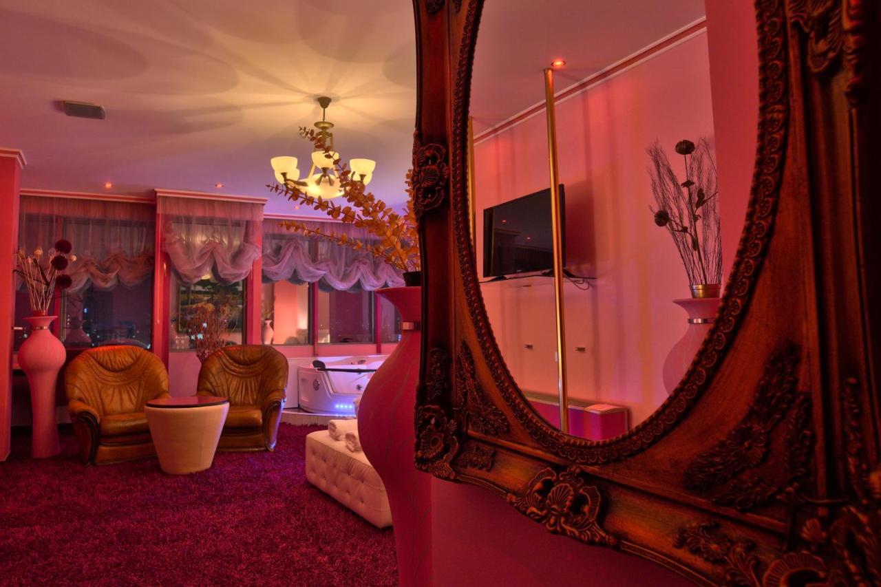 Hotel Rosa Blu Тирана Екстер'єр фото
