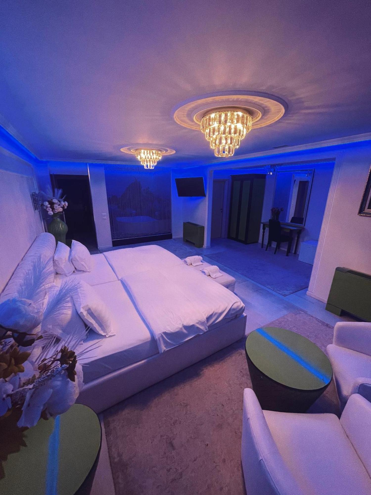 Hotel Rosa Blu Тирана Екстер'єр фото