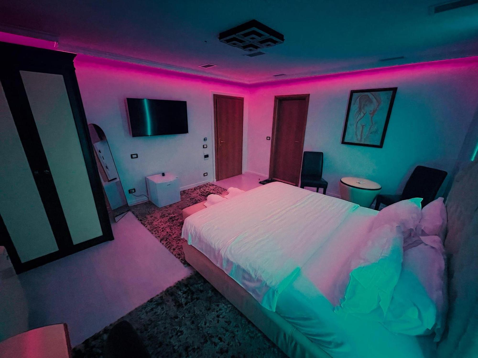 Hotel Rosa Blu Тирана Екстер'єр фото
