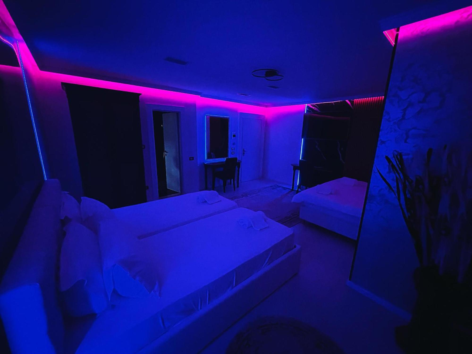 Hotel Rosa Blu Тирана Екстер'єр фото