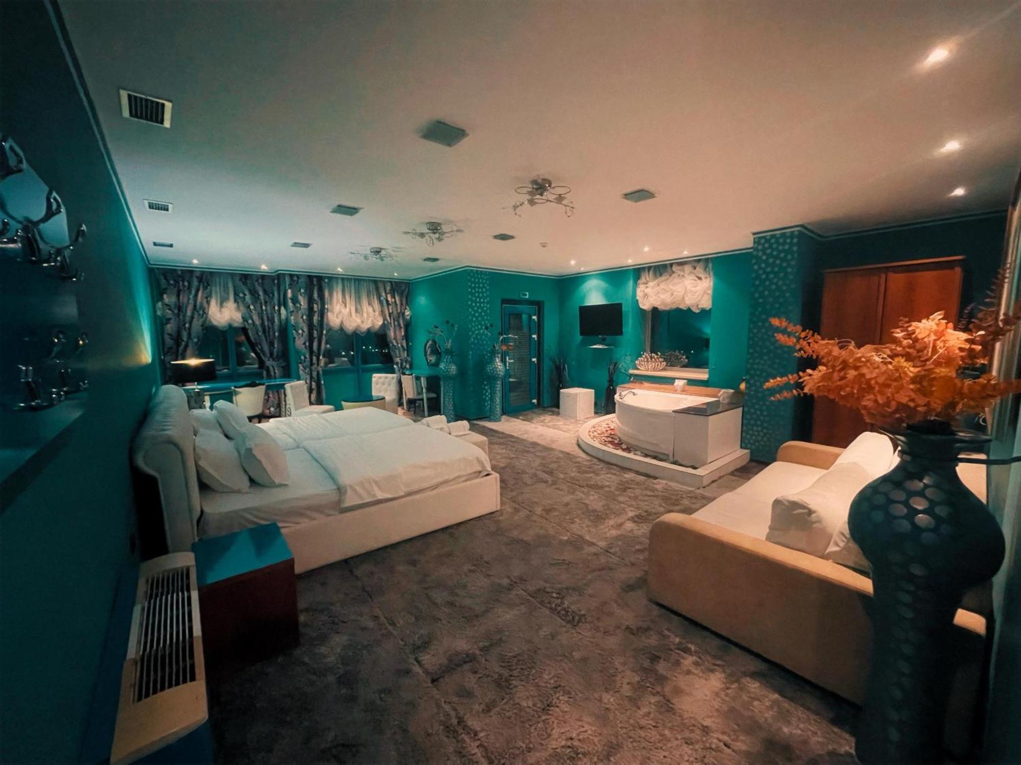 Hotel Rosa Blu Тирана Екстер'єр фото