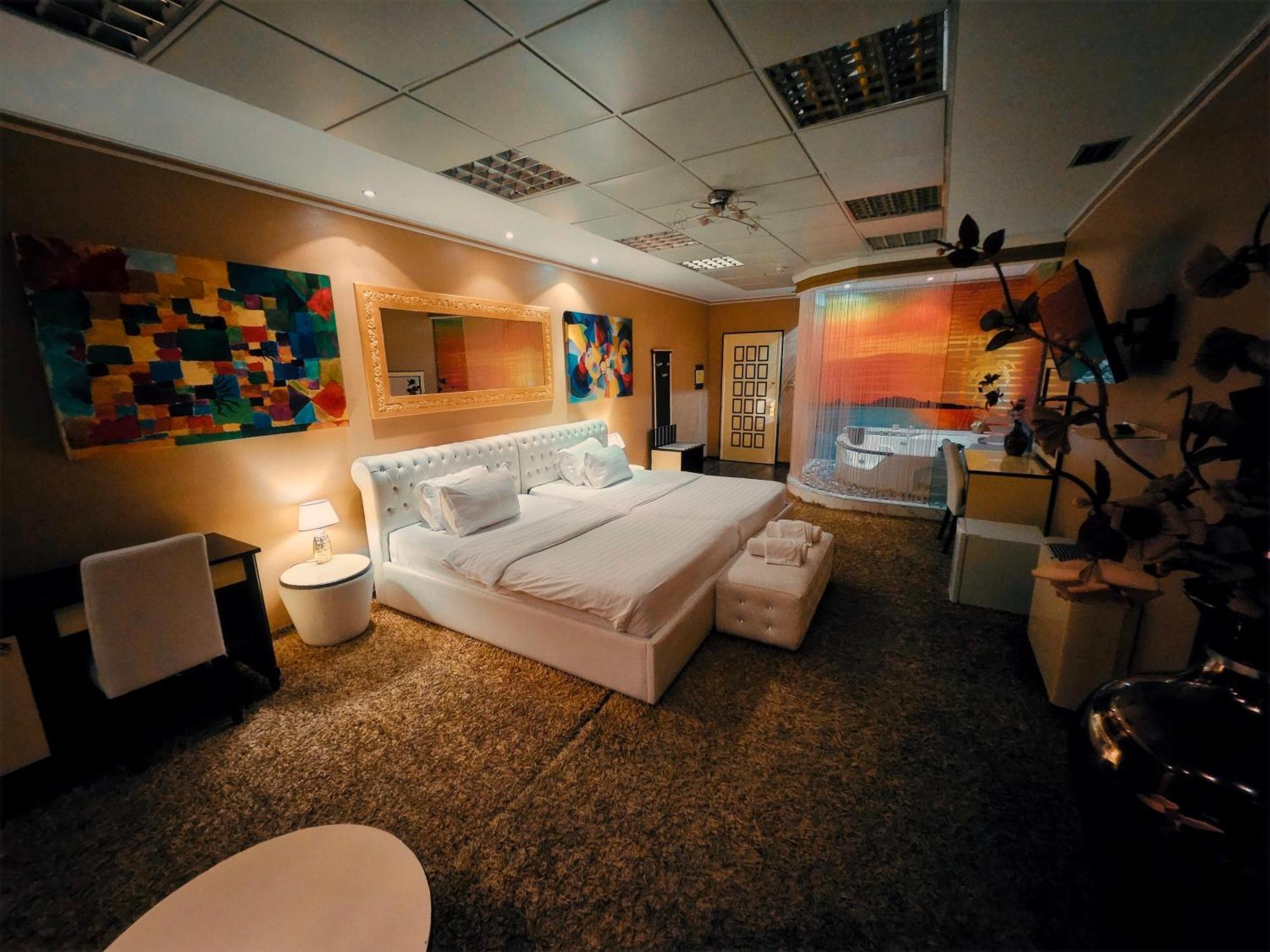 Hotel Rosa Blu Тирана Екстер'єр фото